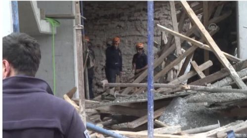 İnşaat kirişlerinin çökmesi sonucu 3 işçi yaralandı Fırat Yetiş