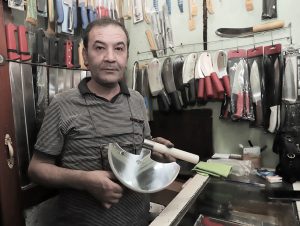Bıçak ustası Kaytmaz, yaklaşan Kurban Bayramı öncesi_Karapürçek Gazetesi