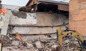 Sitelerde 3 Katlı Bina Çöktü_Karapürçek Gazetesi