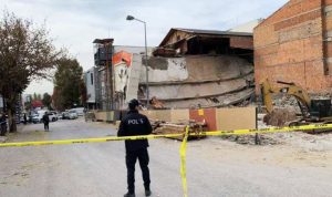 Sitelerde 3 Katlı Bina Çöktü_Karapürçek Gazetesi