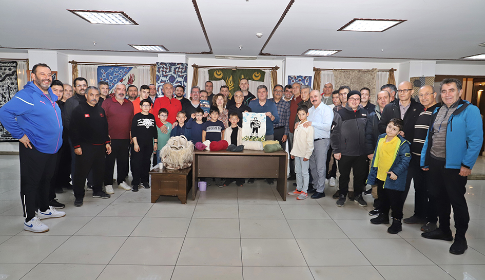 Ankara Kulübü'nde Seymenlere_Karapürçek Gazetesi