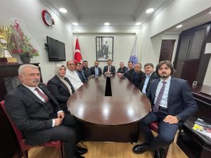 Kara, meslektaşlarına_Karapürçek Gazetesi