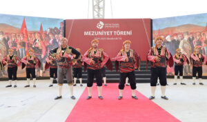 Seymenlerden mezuniyet coşkusuna destek_Karapürçek Gazetesi
