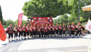 Seymenlerden mezuniyet coşkusuna destek_Karapürçek Gazetesi