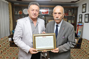 Bir Zamanlar Ankara Ankara Kulübü Kütüphanesi raflarında_Karapürçek Gazetesi