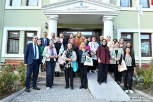 ALMAN HEYETTEN GENÇLİK MERKEZLERİNE ÖVGÜ_KARAPÜRÇEK GAZETESİ