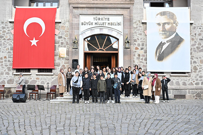 ALTINDAĞLI GENÇLERİN 13 EKİM COŞKUSU_Karapürçek Gazetesi