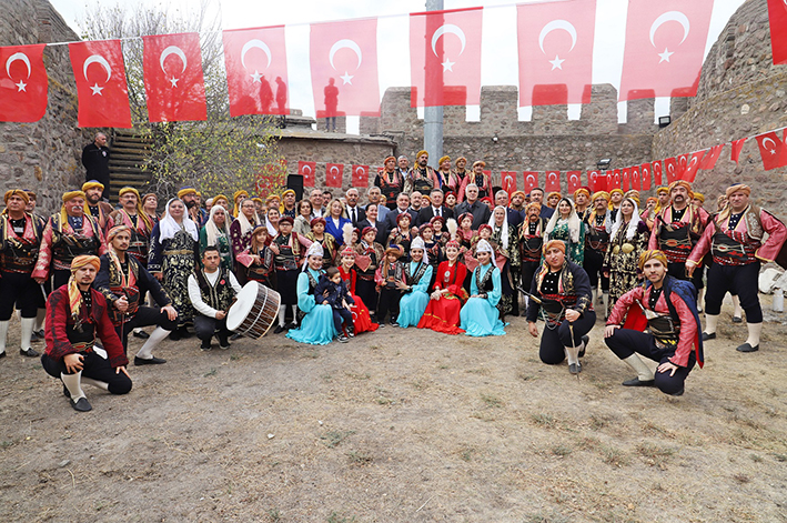 Ankara Kalesi nde Bayrak Töreni_Karapürçek Gazetesi