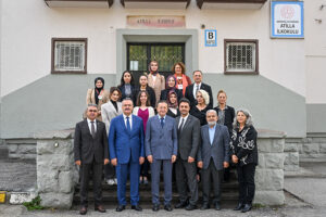 BAŞKAN TİRYAKİ’DEN MİNİK ÖĞRENCİLERE SÜRPRİZ_KARAPÜRÇEK GAZETESİ