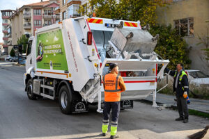 ALTINDAĞDA ÇÖP KONTEYNERLERİ_VEYSEL TİRYAKİ_KARAPÜRÇEK GAZETESİ