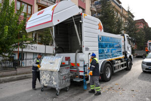 ALTINDAĞDA ÇÖP KONTEYNERLERİ_VEYSEL TİRYAKİ_KARAPÜRÇEK GAZETESİ