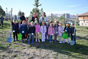 ALTINDAĞ'DA FİDANLAR AĞACA, AĞAÇLAR ORMANA_KARAPÜRÇEK GAZETESİ