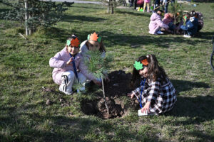 ALTINDAĞ'DA FİDANLAR AĞACA, AĞAÇLAR ORMANA_KARAPÜRÇEK GAZETESİ