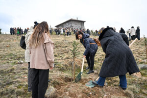 ALTINDAĞLI ÖĞRETMENLERE 300 FİDAN_KARAPÜRÇEK GAZETESİ