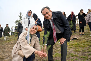 ALTINDAĞLI ÖĞRETMENLERE 300 FİDAN_KARAPÜRÇEK GAZETESİ