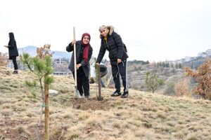 ALTINDAĞLI ÖĞRETMENLERE 300 FİDAN_KARAPÜRÇEK GAZETESİ