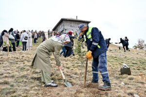 ALTINDAĞLI ÖĞRETMENLERE 300 FİDAN_KARAPÜRÇEK GAZETESİ