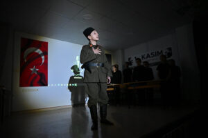 BAŞKAN TİRYAKİ 10 KASIM ANMA PROGRAMINA KATILDI_KARAPÜRÇEK GAZETESİ