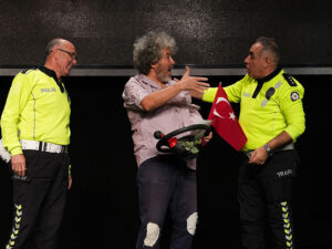 ETİMESGUT BELEDİYESİ EMEKLİ TİYATROSU_KARAPÜRÇEK GAZETESİ