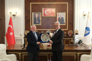 Pakistan Büyükelçisi Çorum Belediye Başkanı Aşgın ı ziyaret etti_Karapürçek Gazetesi