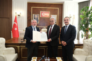 Pakistan Büyükelçisi Çorum Belediye Başkanı Aşgın ı ziyaret etti_Karapürçek Gazetesi