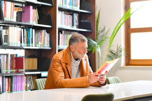 KARAPÜRÇEĞİN 71 YAŞINDAKİ KİTAP KURDU_Karapürçek Gazetsei