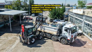 ETİMESGUT BELEDİYESİNDEN ŞAŞMAZ OTO SANAYİ’DE KAPSAMLI TEMİZLİK ÇALIŞMASI